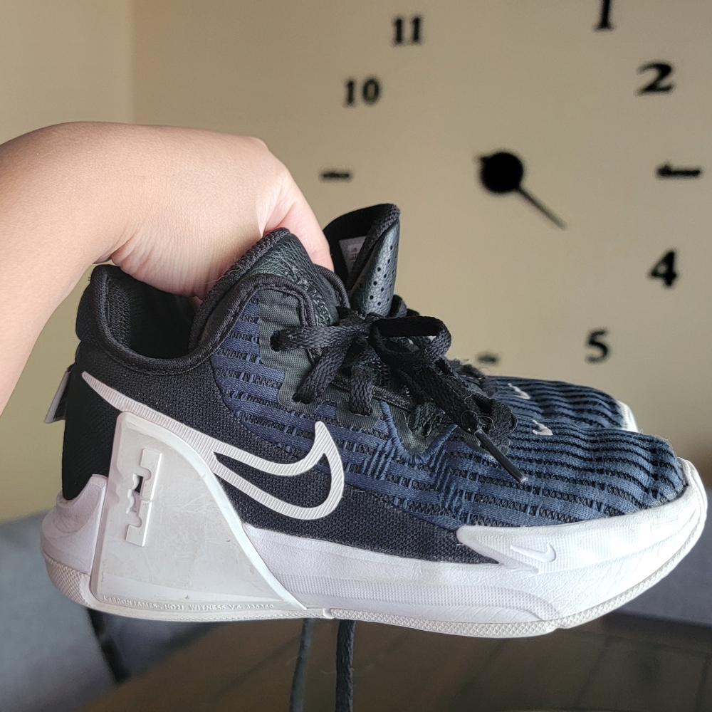 Nike Kids LEBRON JAMES Size 12C